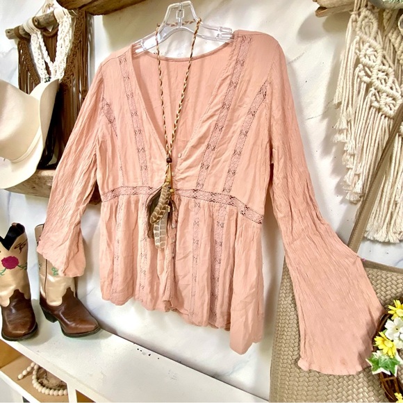 Tops - Farmhouse/peasant style boho blouse w bell sleeves and prairie country vibe